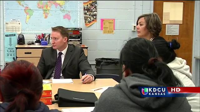 Padres que califican para DAPA en Wichita siguen en alerta Padres que califican para DAPA en Wichita siguen en alerta