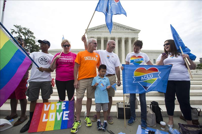 Candidatos reaccionan a legalización de matrimonio homosexual en EEUU