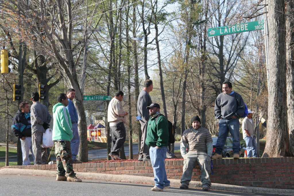 Inmigrantes son vitales en la economía de Carolina del Norte, según estudio Mensajes antiinmigrantes afectan economía hispana