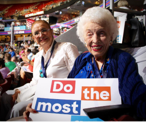 Delegada de 102 años vota por Hillary en la Convención