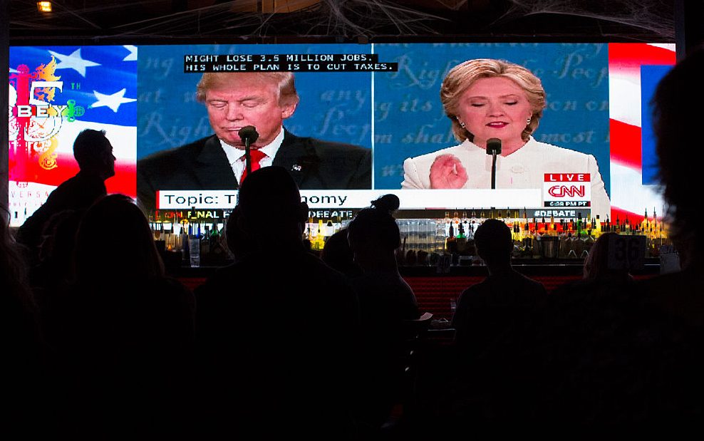 Obama felicita a Clinton tras debate, encuestas la dan como ganadora