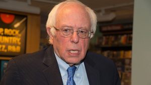 Bernie Sanders enfrenta críticas por su defensa de Fidel Castro