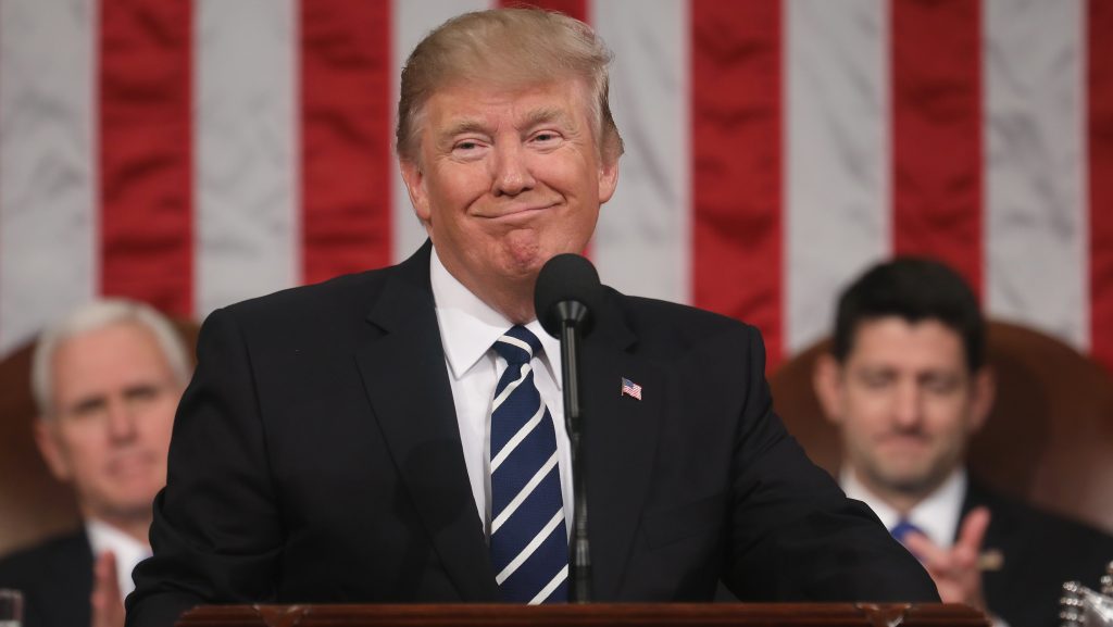 Casa Blanca afirma que política económica de Trump favorecerá a latinos