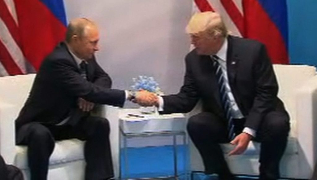 Misteriosa reunión entre Trump y Putin aviva la trama del “Rusiagate”