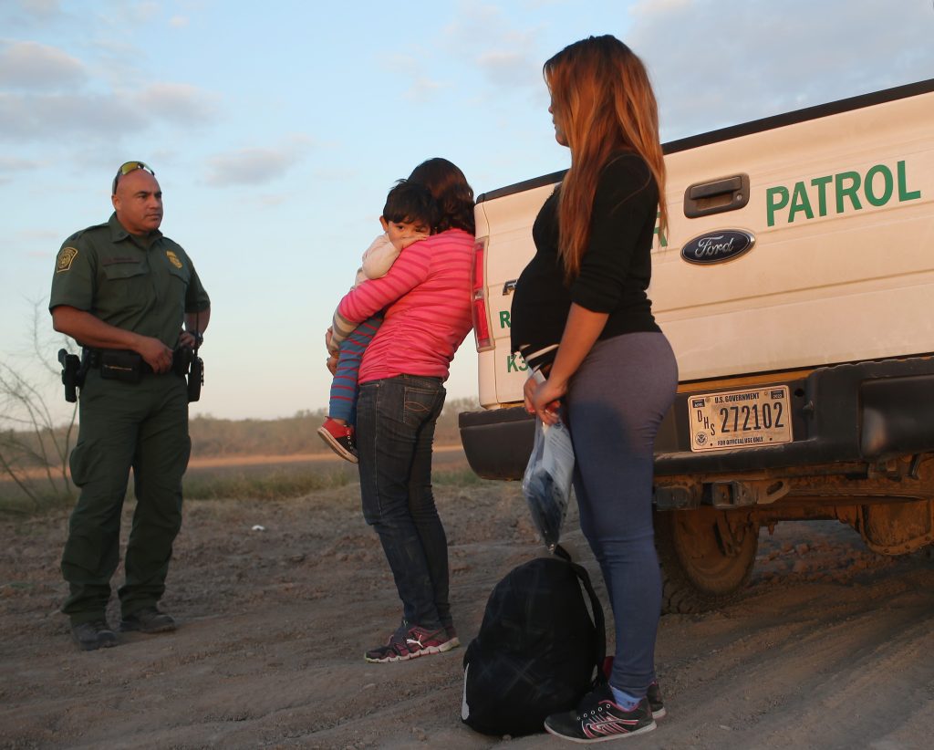 Piden que migrantes embarazadas no sean devueltas a México