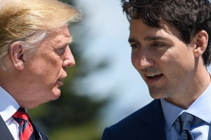 Trump cierra frontera con Canadá por coronavirus