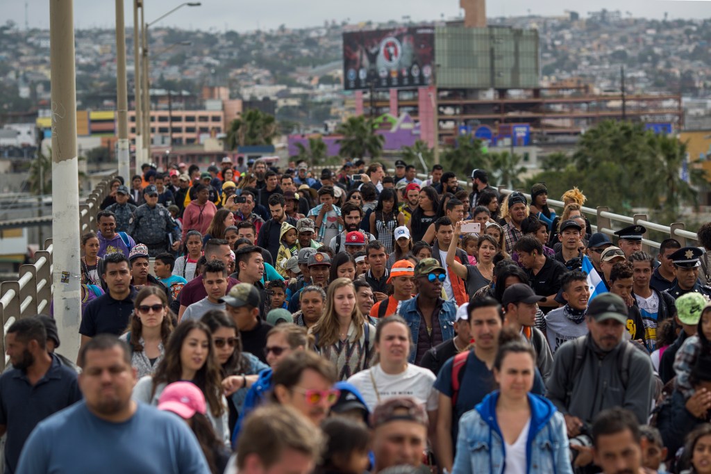 ICE lanza plan piloto en 10 ciudades para acelerar casos de deportación