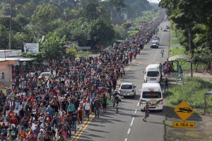 Caravana de migrantes entra a México