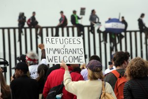 No enfrentarán cargos criminales los migrantes de la caravana arrestados
