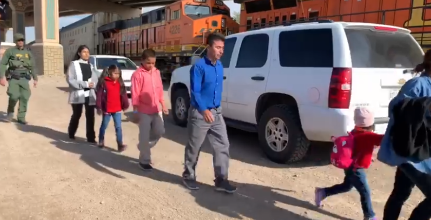 Pareja de Texas enfrenta prisión por transportar indocumentados