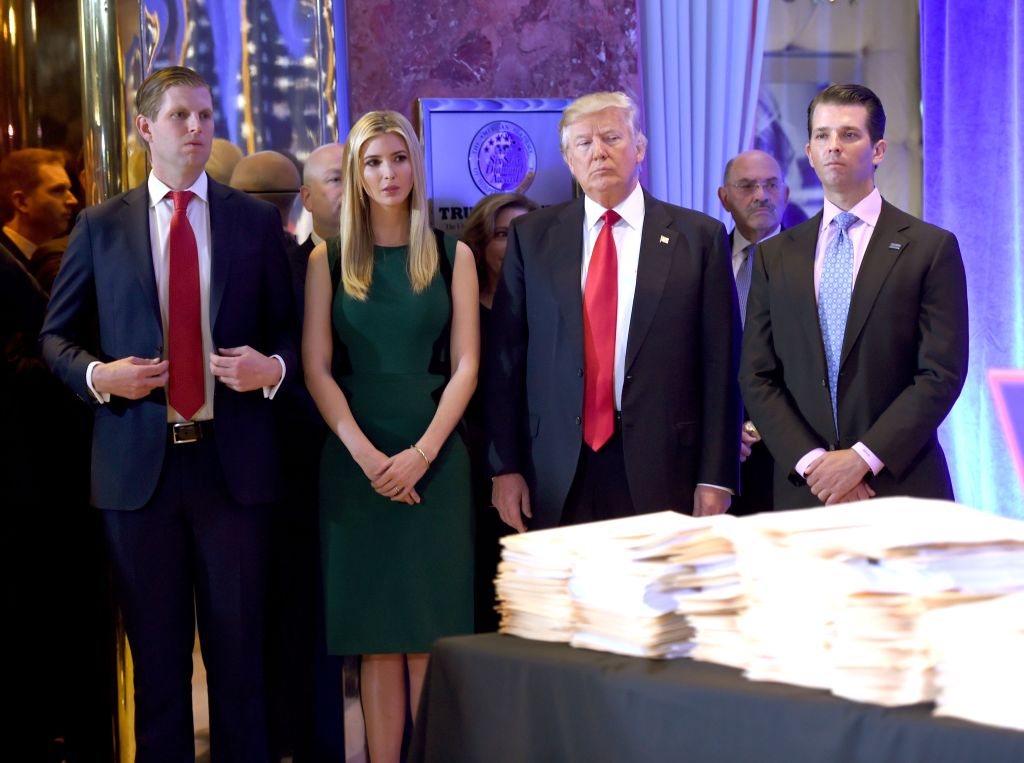 Familia Trump construye una dinastía que “durará décadas”