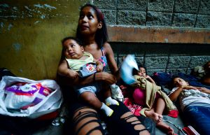 VIDEO: Nueva caravana de decenas de migrantes sale de Honduras