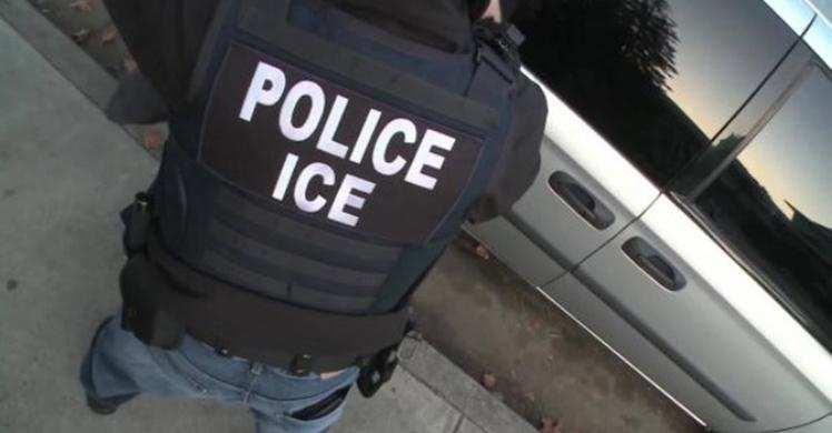 Policía que denunció a inmigrante con ICE regresa a trabajar a Virginia
