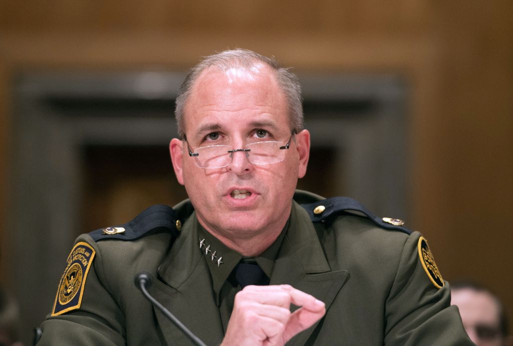 Purga en DHS: Jefe de ICE reemplazará al comisionado del CBP