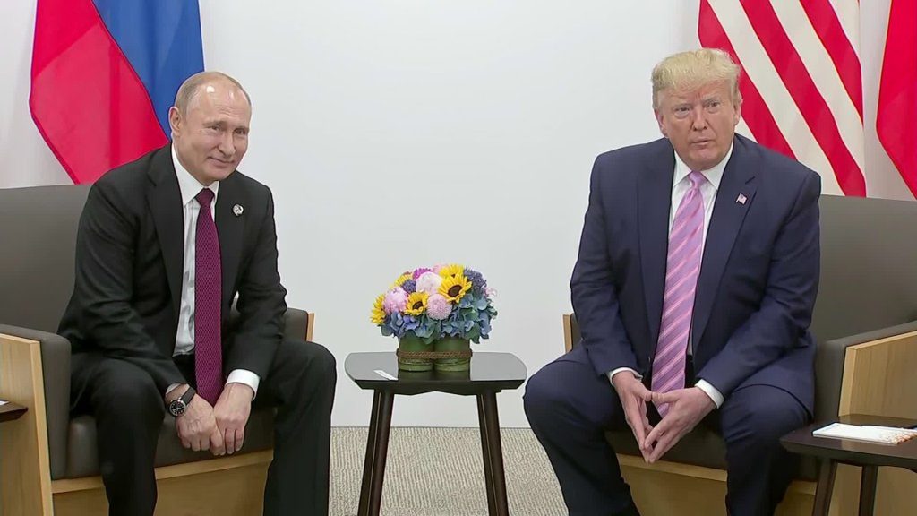 Trump bromea con Putin sobre interferencia de Rusia en las elecciones