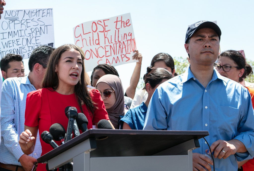 Legislador demócrata grabó en secreto a migrantes detenidos en Texas