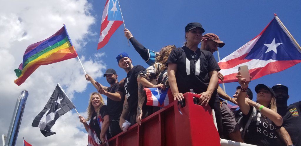 Cientos de miles en Puerto Rico insisten en que renuncie Rosselló