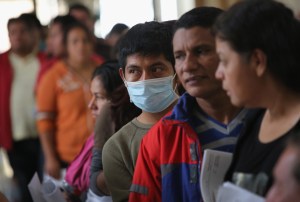 Guatemala bloquea las deportaciones desde EE.UU. por coronavirus
