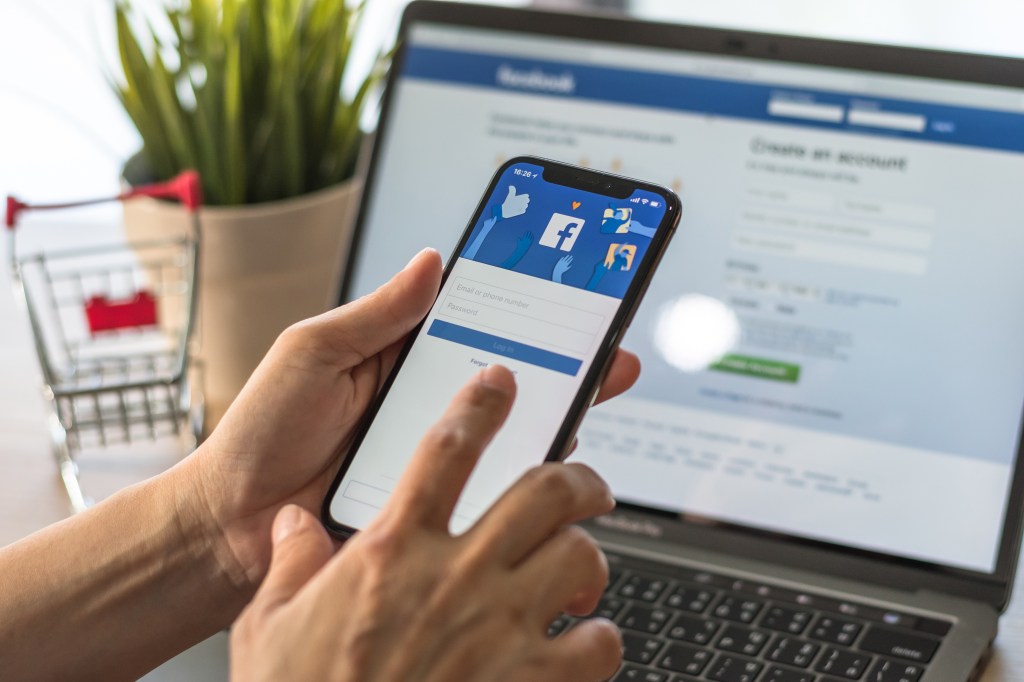 Facebook cambió reglas para dejar que políticos mientan en anuncios