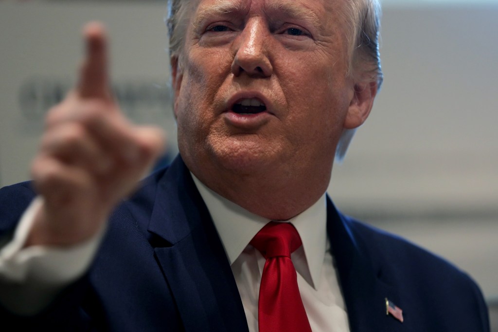 Ola de críticas a Trump por llamar al “impeachment” un “linchamiento”