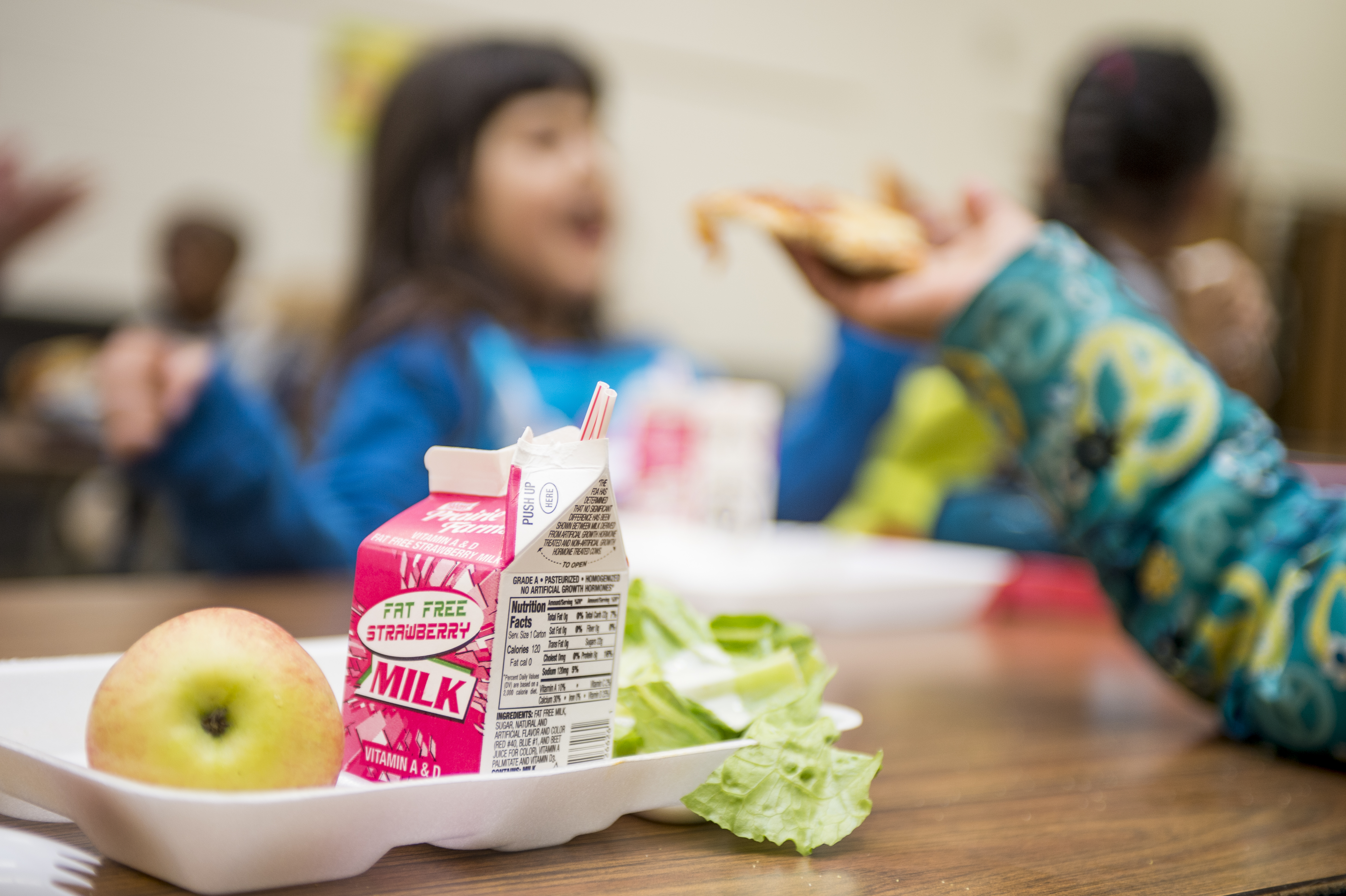 Millones de estudiantes reciben alimentación en escuelas en EE.UU.; si cierran ¿qué pasará?