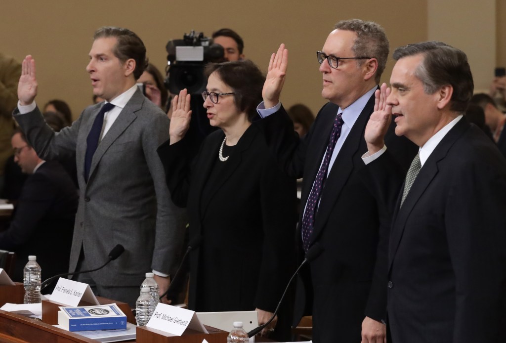 Expertos legales: conducta de Trump es motivo para destituirlo