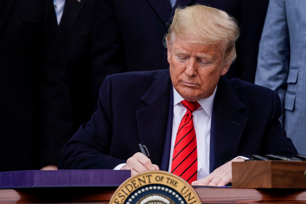 Trump firma nuevo acuerdo comercial de EE.UU., México y Canadá