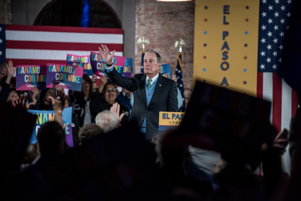 Mike Bloomberg trata de conquistar a los latinos de Texas