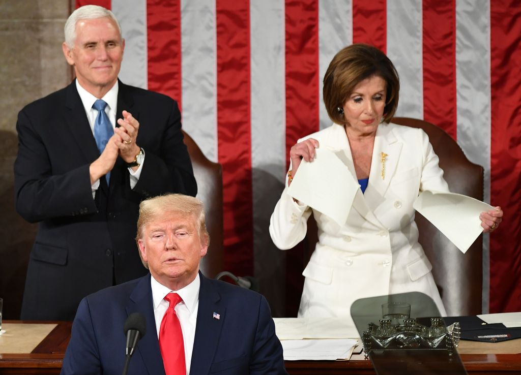 Pelosi le robó el show a Trump en una noche llena de drama