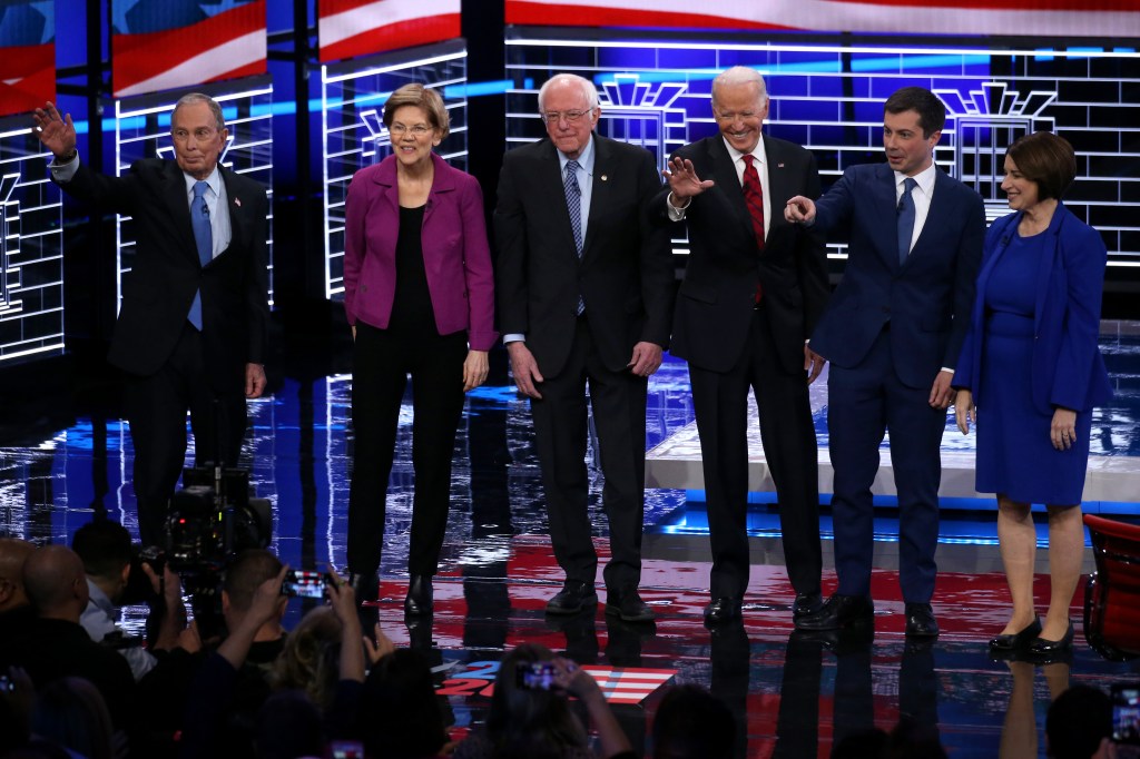 Abundan los ataques a Bloomberg en debate demócrata en Las Vegas