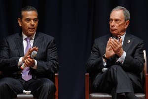 Mike Bloomberg anuncia su plan para reformar la inmigración